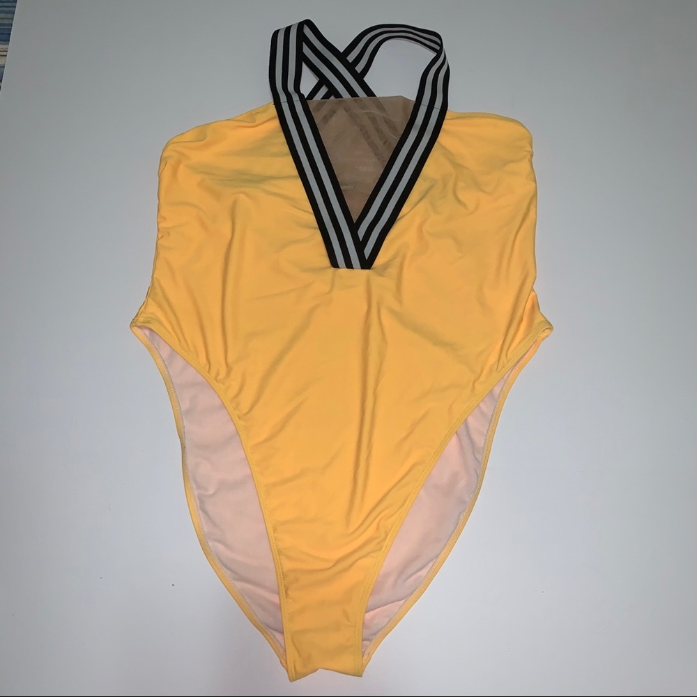 Boohoo Women’s Swimsuit Size 18